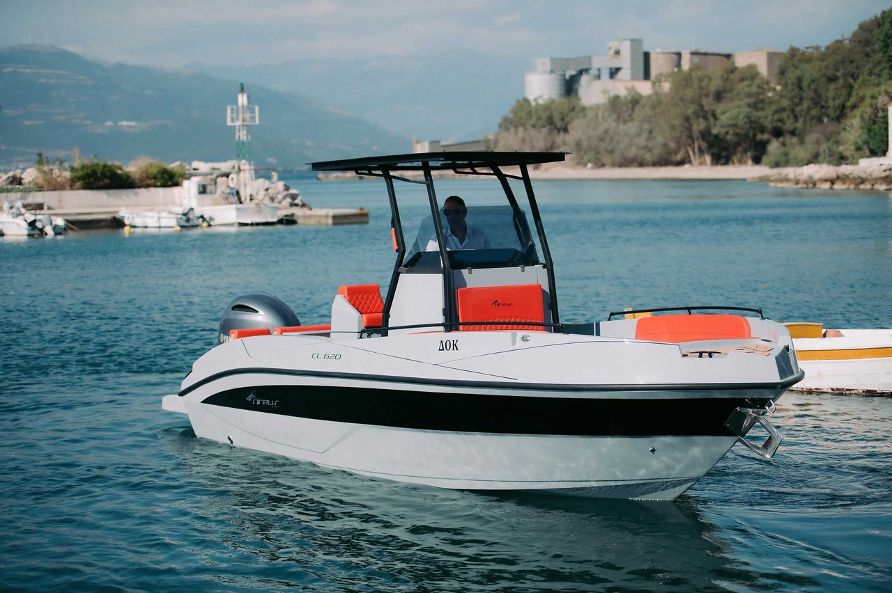 Nireus CL620 στη θάλασσα